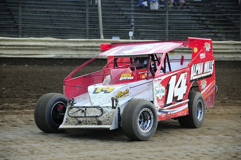 Jimmy Horton won the 30-lap Yankee Classic Modified race.