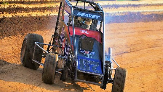 <strong>Logan Seavey captured Saturday night's Pennsylvania Midget Week finale at Lanco's Clyde Martin Memorial Speedway.<br />
(Chad Warner Photo)<br />
</strong>