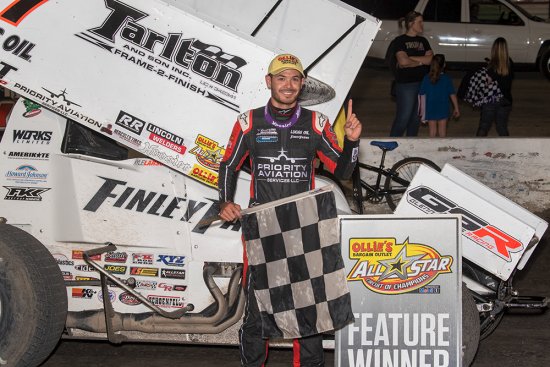 <strong>Winner Kyle Larson (Tim Aylwin Photo)<br />
</strong>