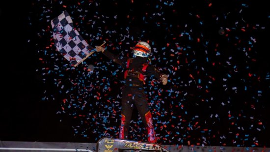 <strong>Tanner Thorson (Minden, Nev.) raced to the USAC NOS Energy Drink National Midget victory during Tuesday Night Thunder at Red Dirt Raceway.<br />
(Rich Forman Photo)</strong>